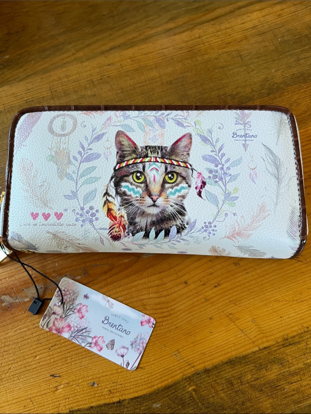 Brentano White Cat Print Zip Wallet with wristlet strap